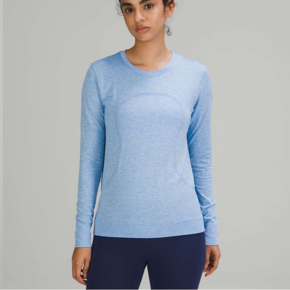 Lululemon Swiftly relaxed long-sleeve shirt size 2; blue nile/white